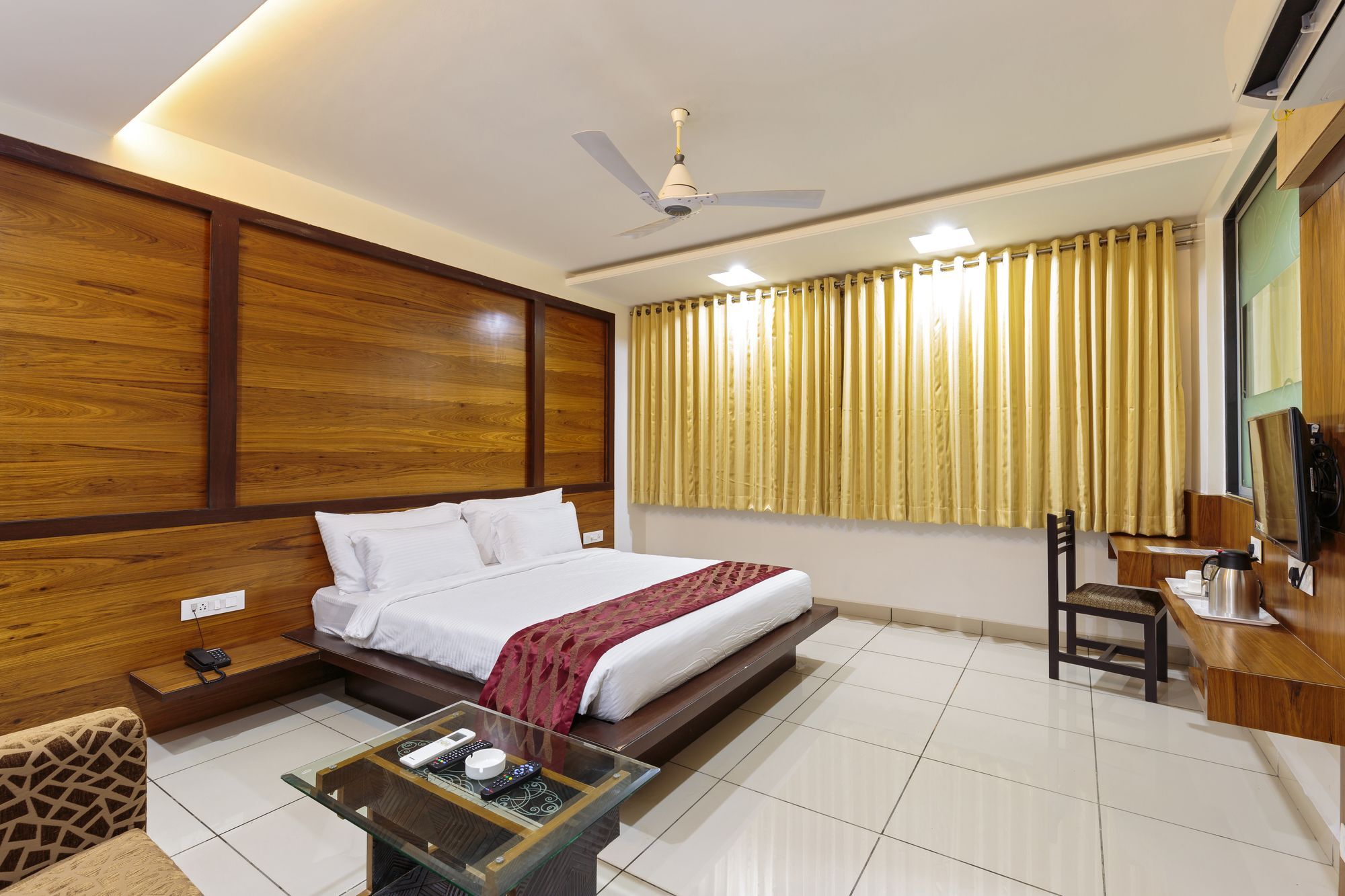 Hotel Radiant Kolhapur Eksteriør bilde